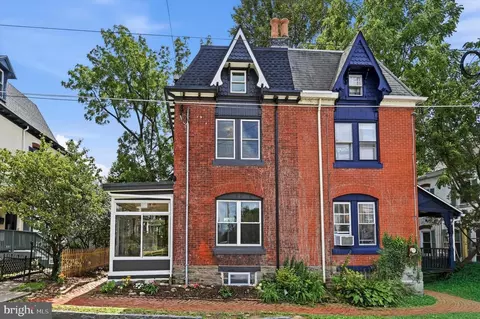 24 Westview St, Philadelphia, PA 19119