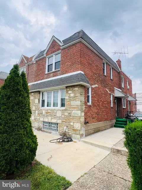 807 Brighton St, Philadelphia, PA 19111