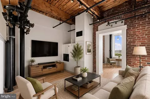 1010 Race St #2E, Philadelphia, PA 19107