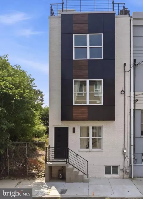 2727 E Thompson St, Philadelphia, PA 19134