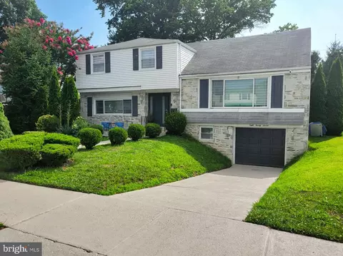 827 Larkspur St, Philadelphia, PA 19116