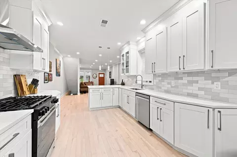 40 E Slocum St, Philadelphia, PA 19119