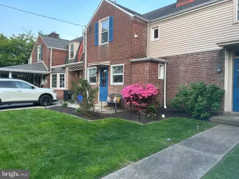 3 Lothian Pl, Philadelphia, PA 19128