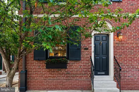 1110 Waverly St, Philadelphia, PA 19147