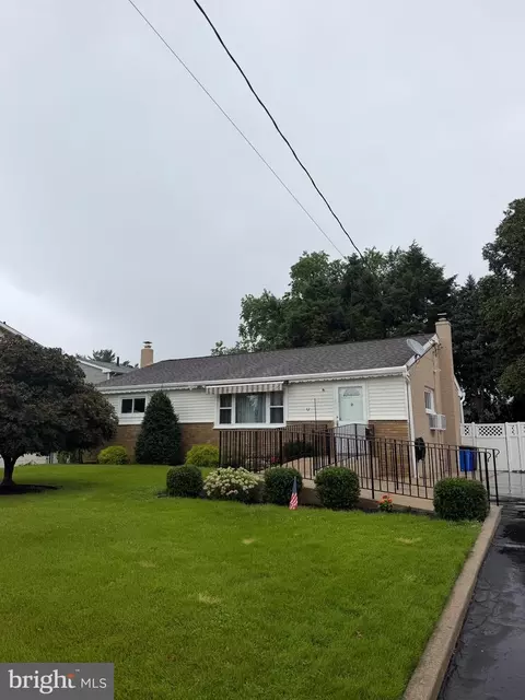 1913 Sanford St, Philadelphia, PA 19116