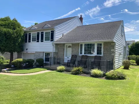 2803 Hargrave St, Philadelphia, PA 19136