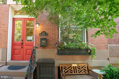825 N 25th St, Philadelphia, PA 19130