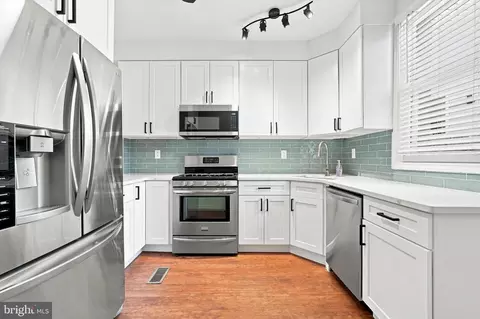 2118 E Arizona St, Philadelphia, PA 19125