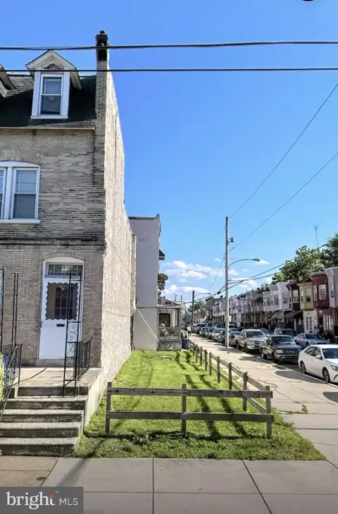5024 Race St, Philadelphia, PA 19139