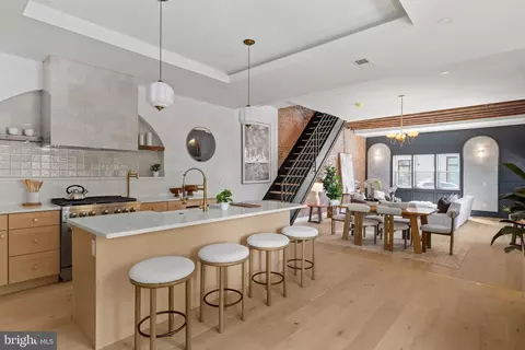 643 Moore St, Philadelphia, PA 19148