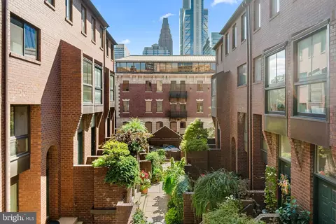 2201 Arch St #111, Philadelphia, PA 19103