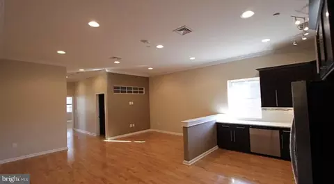 1017 Arch St, Philadelphia, PA 19107