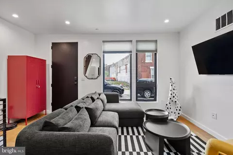 1232 Leopard St, Philadelphia, PA 19125