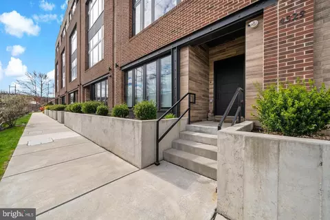 4529 Riverside Way, Philadelphia, PA 19127
