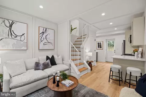 112 Monroe, Philadelphia, PA 19147