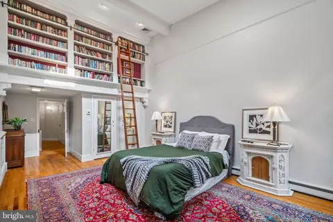 156 N 3rd St, Philadelphia, PA 19106