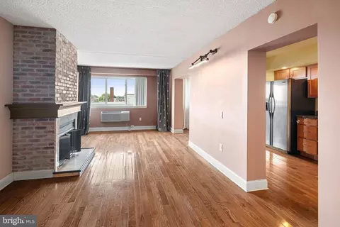 200 10 Lombard St #732, Philadelphia, PA 19147
