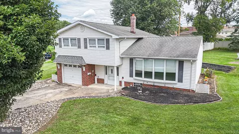 1103 Hedgerow Ln, Philadelphia, PA 19115