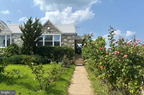 8942 Blue Grass Rd, Philadelphia, PA 19152