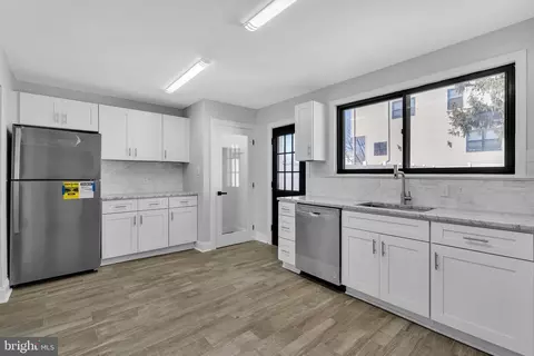 382 Martin St, Philadelphia, PA 19128