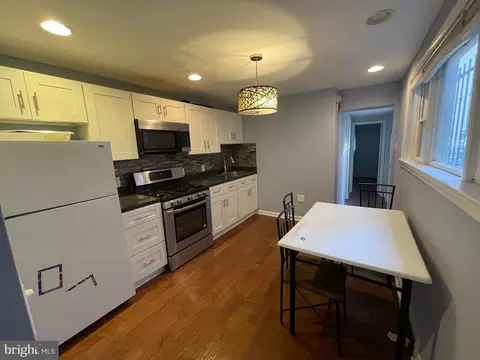 836 Christian St, Philadelphia, PA 19147