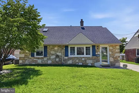 8017 Lenola St, Philadelphia, PA 19136