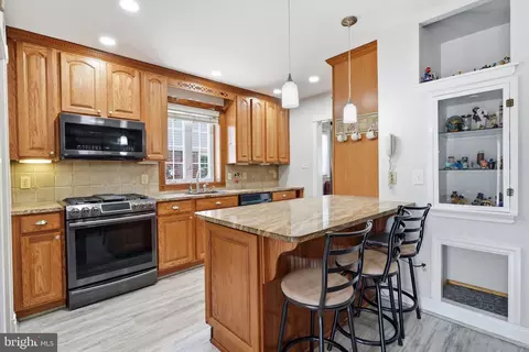 8017 Lenola St, Philadelphia, PA 19136