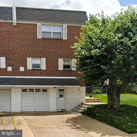 10925 Lockart Rd, Philadelphia, PA 19116