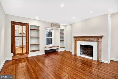 108 Kenilworth St, Philadelphia, PA 19147