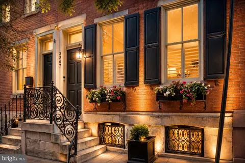 2207 Pine St, Philadelphia, PA 19103
