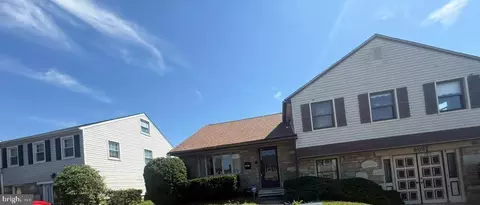 8027 Narvon St, Philadelphia, PA 19136