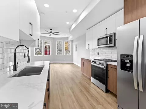 861 N 15th St, Philadelphia, PA 19130