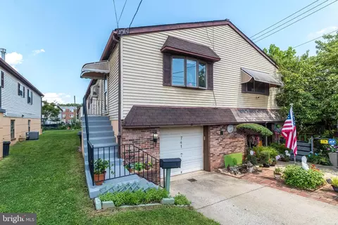 741 00 Brighton St, Philadelphia, PA 19111
