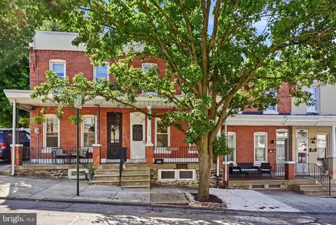 135 Hermit St, Philadelphia, PA 19127