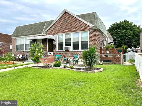 1836 Evarts St, Philadelphia, PA 19152
