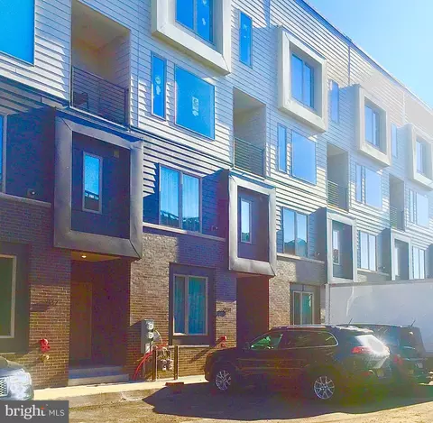 2134 00 Kensington Ct #71, Philadelphia, PA 19125