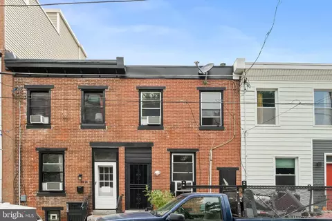 2516 Collins St, Philadelphia, PA 19125