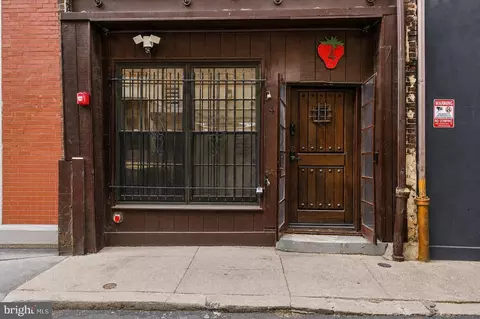 4 S Strawberry St, Philadelphia, PA 19106