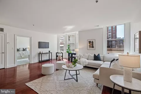 1811 Chestnut St #402, Philadelphia, PA 19103