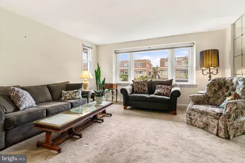 828 Brighton St, Philadelphia, PA 19111