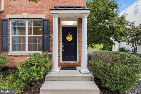 4427 Driftwood Dr, Philadelphia, PA 19129