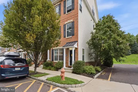 4427 Driftwood Dr #105, Philadelphia, PA 19129