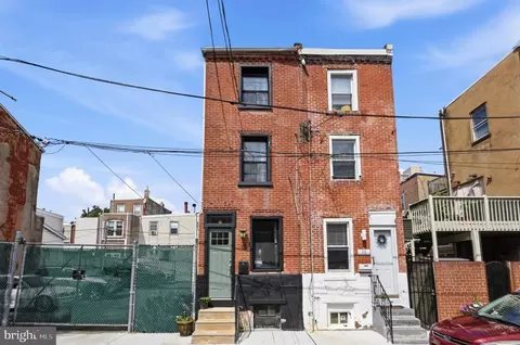 113 Titan St, Philadelphia, PA 19147