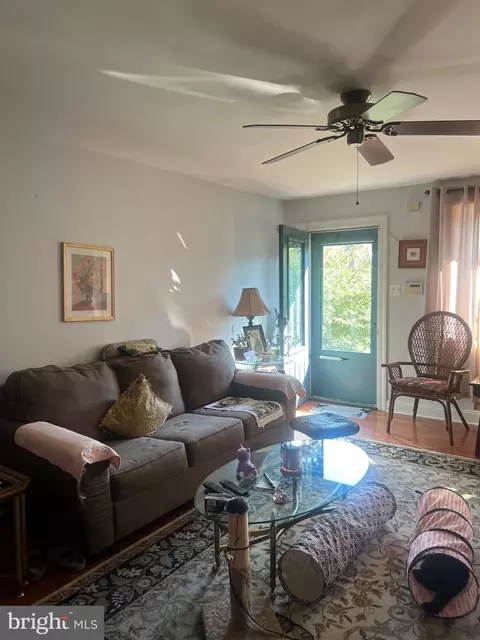 9022 Wesleyan Rd, Philadelphia, PA 19136
