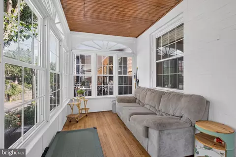 592 Martin St, Philadelphia, PA 19128