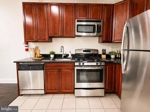 2007 N 17th St, Philadelphia, PA 19121