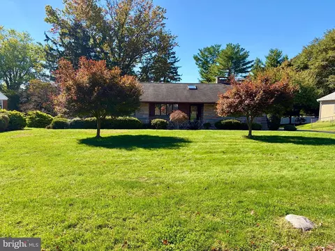 714 Stratford Dr, Philadelphia, PA 19115