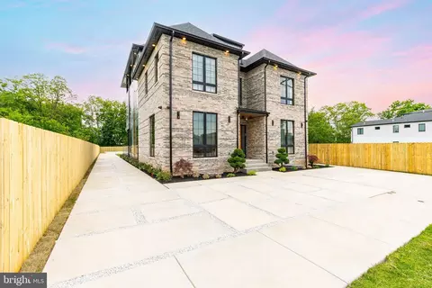 9739 Krewstown Rd, Philadelphia, PA 19115