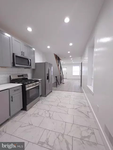 904 Sterner St, Philadelphia, PA 19133