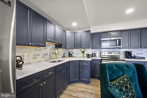 743 N 44 N Market St, Philadelphia, PA 19104